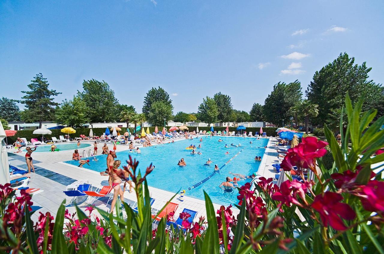 Happy Camp Mobile Homes In Butterfly Camping Village Peschiera del Garda Exterior photo