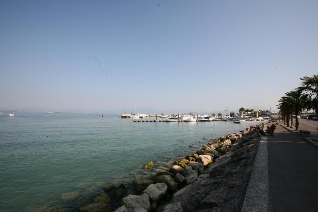 Happy Camp Mobile Homes In Butterfly Camping Village Peschiera del Garda Exterior photo